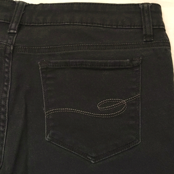 Daisy Fuentes Moda Jeans - Picture 3 of 9